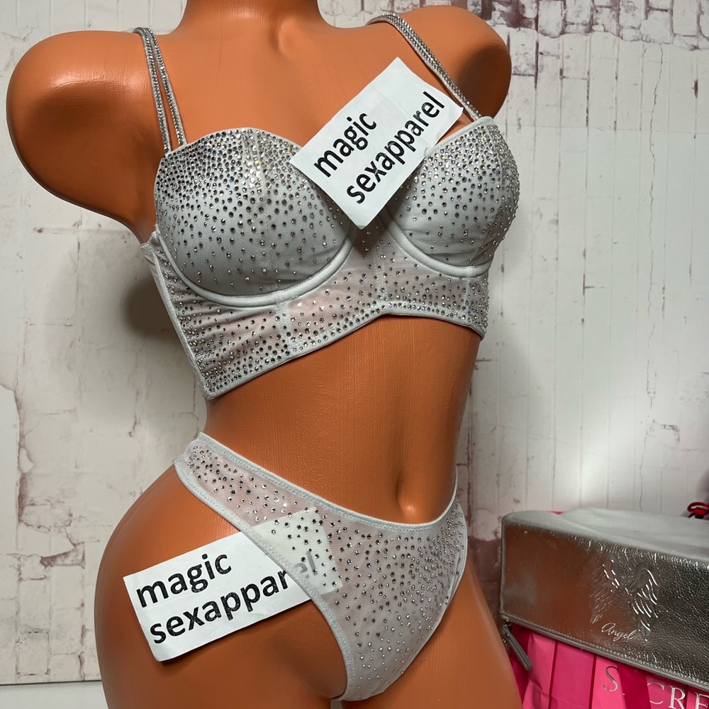 VS FASHION SHOW 34B BRA M PANTY SET CRYSTALS EMBELLISHED RHINESTONES